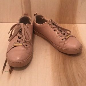 Women’s light pink sneakers